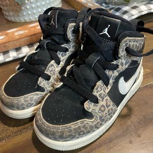 Toddler girl Nike Jordan’s leopard print size 6c